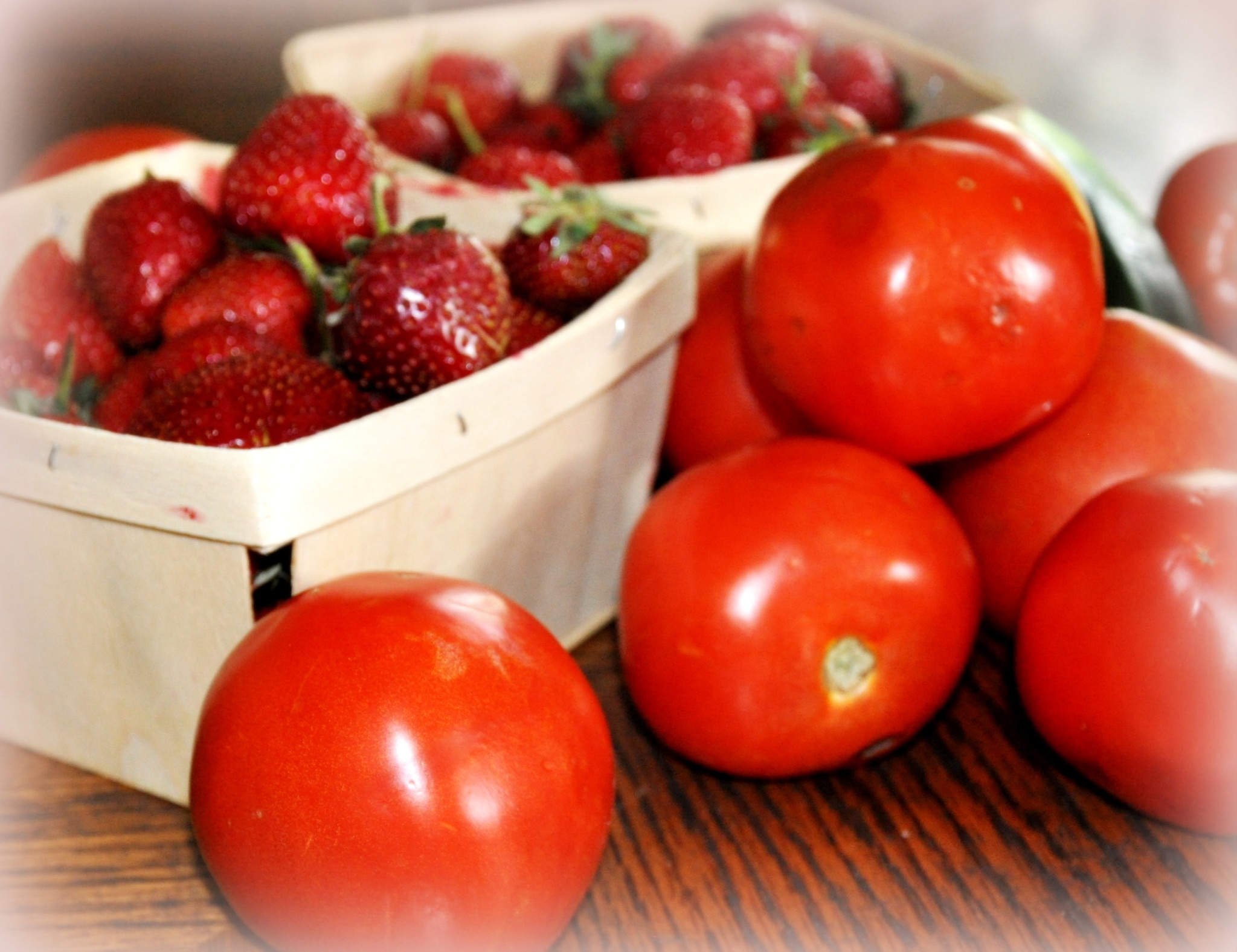 Berries-and-tomatoes-from-the-market