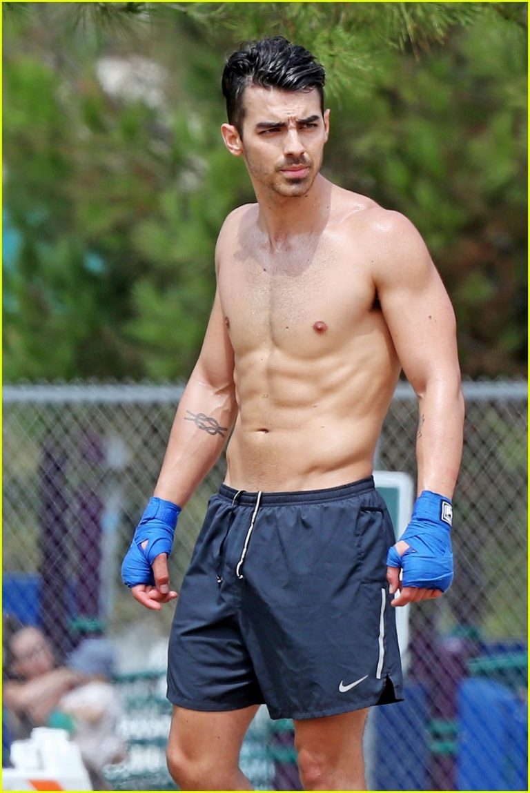 Cant Get Enough Of The Hot Pics Of Joe Jonas Shirtless Lifecrust