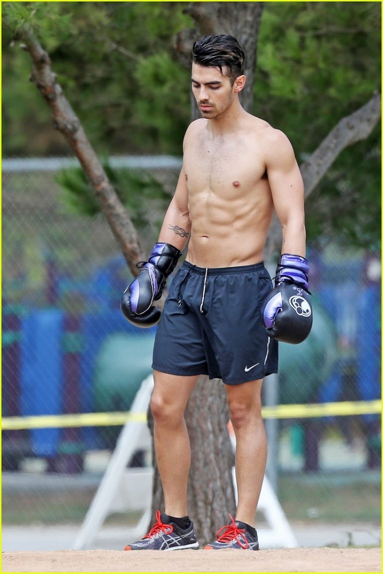 Can’t Get Enough Of The Hot Pics of Joe Jonas Shirtless.